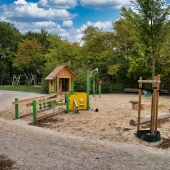 Bild vom Spielplatz anzeigen.