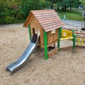 Bild vom Spielplatz anzeigen.
