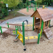 Bild vom Spielplatz anzeigen.