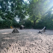 Bild vom Spielplatz anzeigen.