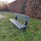 Bild vom Spielplatz anzeigen.