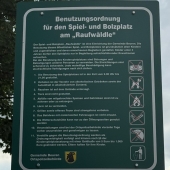 Bild vom Spielplatz anzeigen.
