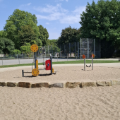 Bild vom Spielplatz anzeigen.