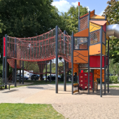 Bild vom Spielplatz anzeigen.