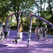 Bild vom Spielplatz anzeigen.