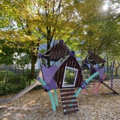 Bild vom Spielplatz anzeigen.