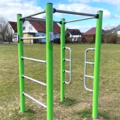 Bild vom Spielplatz anzeigen.