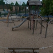 Bild vom Spielplatz anzeigen.