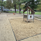 Bild vom Spielplatz anzeigen.