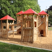 Bild vom Spielplatz anzeigen.