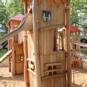 Bild vom Spielplatz anzeigen.