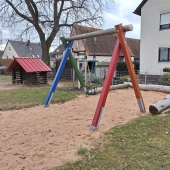 Bild vom Spielplatz anzeigen.