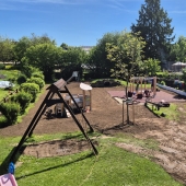 Bild vom Spielplatz anzeigen.