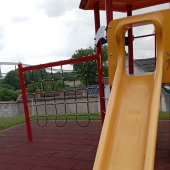 Bild vom Spielplatz anzeigen.