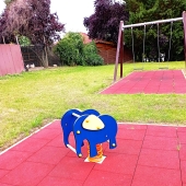 Bild vom Spielplatz anzeigen.