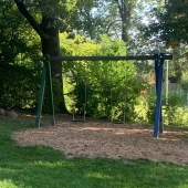Bild vom Spielplatz anzeigen.
