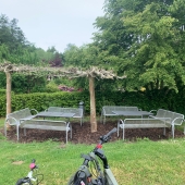 Bild vom Spielplatz anzeigen.