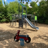 Bild vom Spielplatz anzeigen.