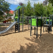 Bild vom Spielplatz anzeigen.