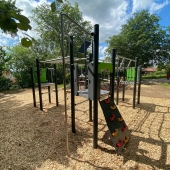 Bild vom Spielplatz anzeigen.