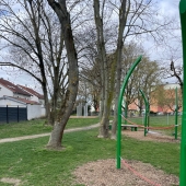 Bild vom Spielplatz anzeigen.