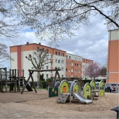 Bild vom Spielplatz anzeigen.