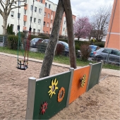 Bild vom Spielplatz anzeigen.