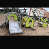 Bild vom Spielplatz anzeigen.