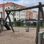 Bild vom Spielplatz anzeigen.