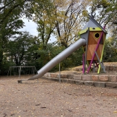 Bild vom Spielplatz anzeigen.