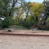 Bild vom Spielplatz anzeigen.