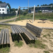 Bild vom Spielplatz anzeigen.
