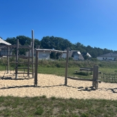 Bild vom Spielplatz anzeigen.