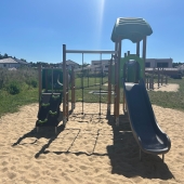 Bild vom Spielplatz anzeigen.