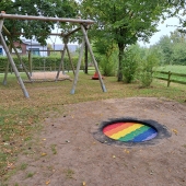Bild vom Spielplatz anzeigen.