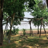 Bild vom Spielplatz anzeigen.