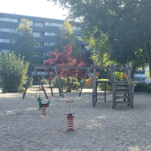 Bild vom Spielplatz anzeigen.