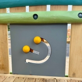Bild vom Spielplatz anzeigen.