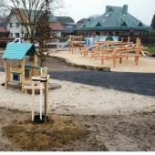 Bild vom Spielplatz anzeigen.