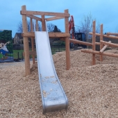 Bild vom Spielplatz anzeigen.