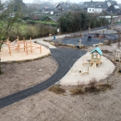 Bild vom Spielplatz anzeigen.