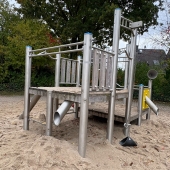 Bild vom Spielplatz anzeigen.