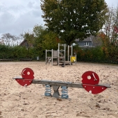 Bild vom Spielplatz anzeigen.