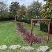 Bild vom Spielplatz anzeigen.