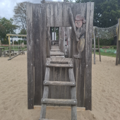 Bild vom Spielplatz anzeigen.