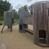 Bild vom Spielplatz anzeigen.
