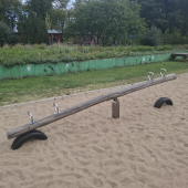 Bild vom Spielplatz anzeigen.