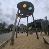 Bild vom Spielplatz anzeigen.