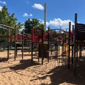 Bild vom Spielplatz anzeigen.