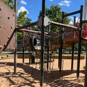 Bild vom Spielplatz anzeigen.
